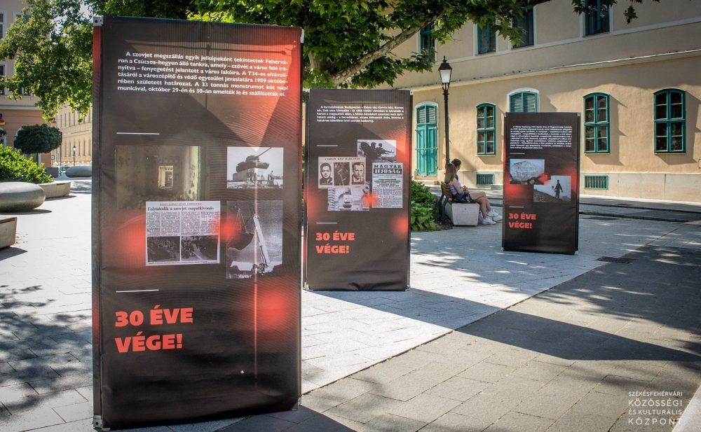 Harminc éve vonult ki a szovjet hadsereg - utcatárlat az Országzászló téren